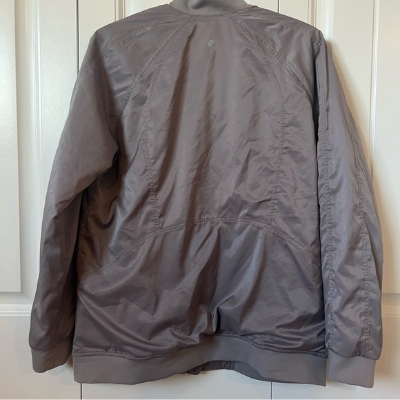 Lululemon Trace Back Bomber
Dark Chrome Size 10 - Picture 8 of 10